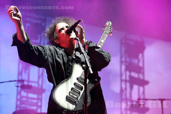 THE CURE - 2019-08-23 - SAINT CLOUD - Domaine National - Grande Scene - Robert James Smith